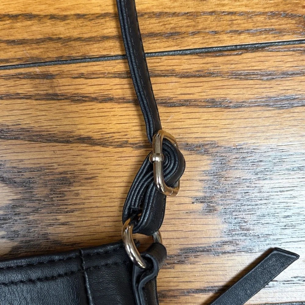 Nicole Miller Elegant Black Crossbody Bag - Picture 3 of 10